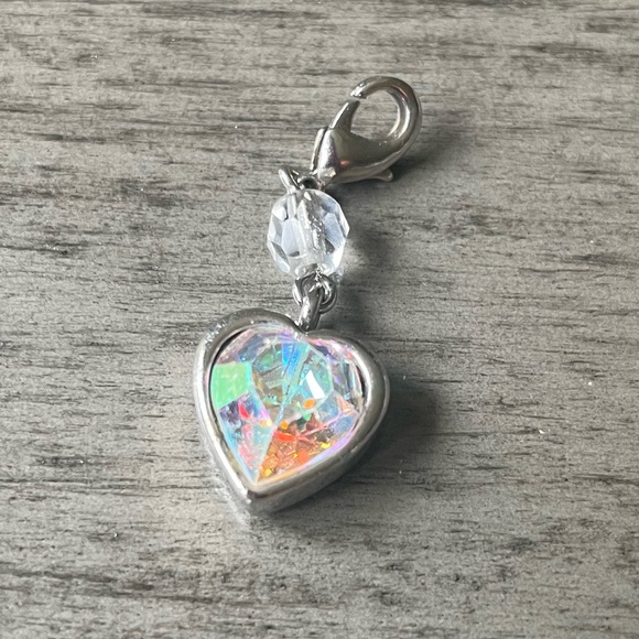 Sabika Heart Pendant - Picture 3 of 3